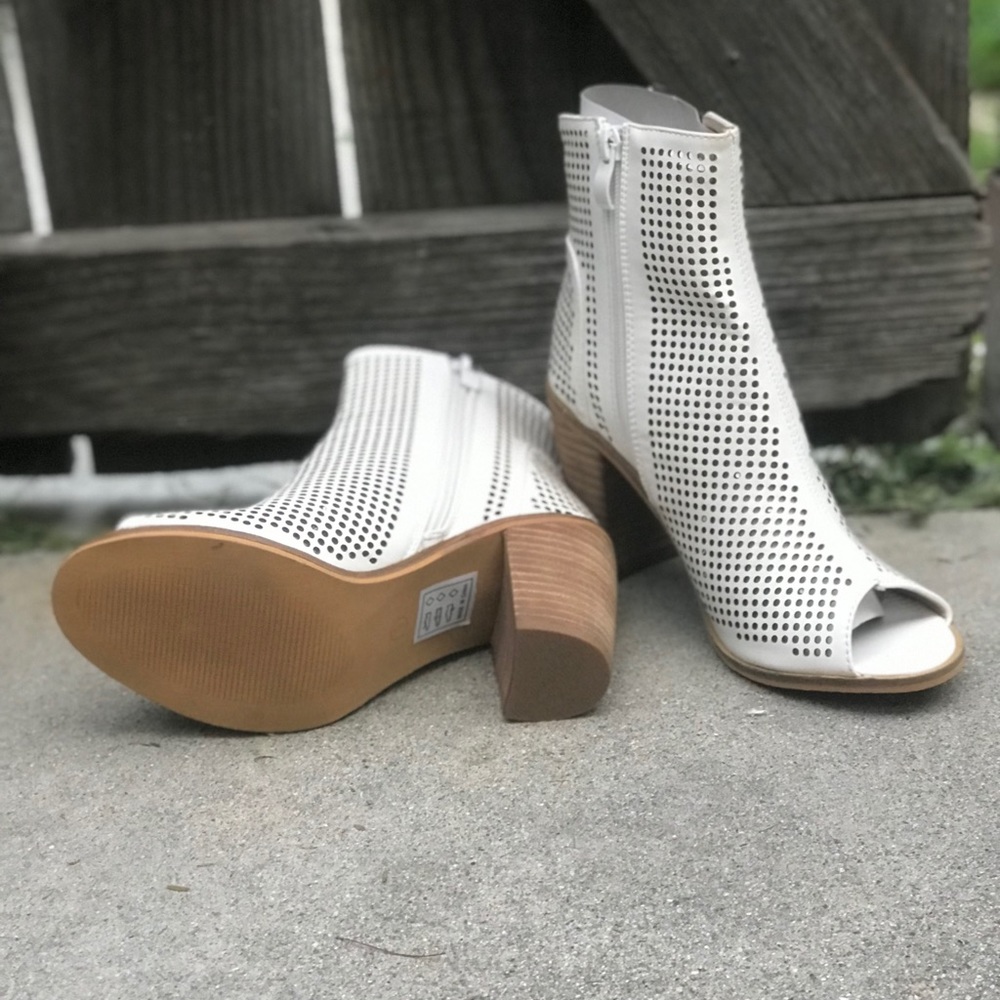 LAST PAIR SIZE 7.5 - Picture 3 of 4